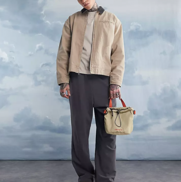 Jaket dengan tampilan vintage washed